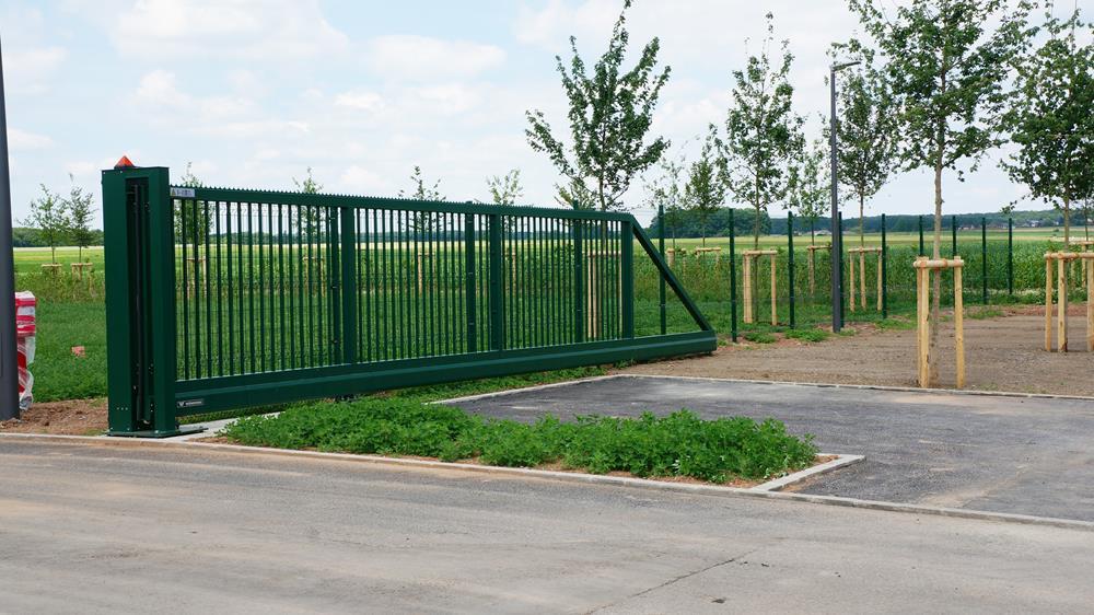 Barrière coulissante autoportante